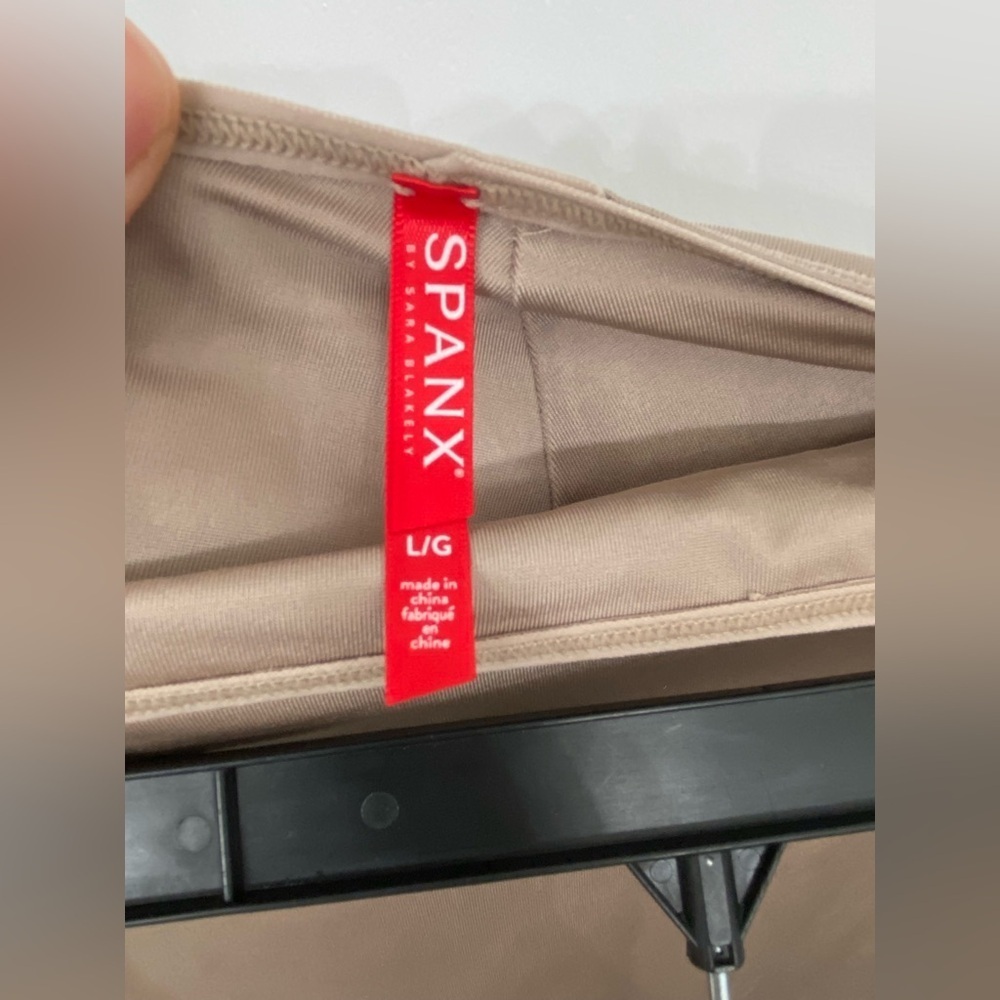 NWT SPANX Simplicity Mid Thigh Shaper Sand Size Large - Picture 3 of 6